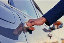 [十年老司机]汽车静电不仅电手还易爆炸！5个小方法教你消除静电，开车更安全