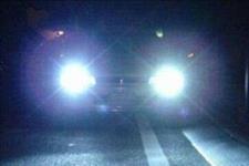 [外车咖]看到别车闪三下大灯不要气，这是老司机的暗语，懂的人开车更安全