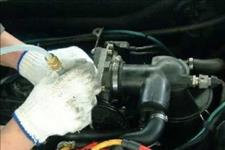 「丽丽谈车」全合成机油1万公里保养一次？老司机：纯属扯淡，都是这样做的