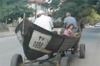 #中国网#有一种卡车，能在路上开，也能在水里游，高手在民间啊！