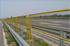 【山王刘先生】高速公路护栏网如何安装更安全