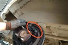 1008auto：10万公里车主郁闷了！师傅：刹车油快漏没了，哪来的刹车？