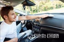#汽车大咖#开窗行车，车内容易有灰尘，试试这些清理方法，快速除尘不伤车