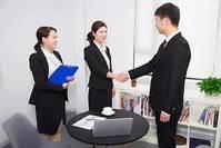 [敬师者也]老员工多次忘记打卡被扣奖金，离职后收到信息，老板：求你回来