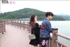 「新闻速递」咸素媛和陈华单独外出约会，看清她的穿着打扮，网友：真像大妈