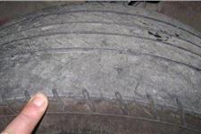 【文艺汽车达人】车子越开油耗越高？维修师傅说，这3个零件任换其一，油耗