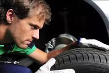 汽车大咖@汽车轮胎多久换一次？平时做好这2点，预防爆胎行车更安心