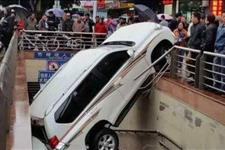 「瘾痴」“越踩刹车，车速越快”是咋回事？