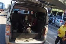 「平安九龙坡」男子非法改装面包车用于拉货 民警：这是违法行为