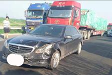 「懂车大帝」高速路上奔驰追尾亚洲龙，说好的车尾比车头硬呢？