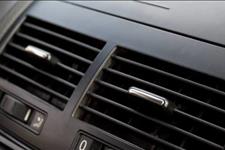 汽车大咖：夏天开车还舍不得开空调？教你一招，快速制冷很省油