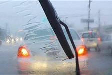 汽车大咖■为什么冬天和夏天车窗玻璃上会起雾水？如何将其擦除？