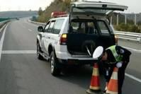 汽车四号码头：中秋节高速换胎被罚，车主：凭啥别人爆胎你帮忙，到我却要罚