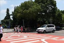 「映璇汽车工作室」不礼让斑马线了？专家认为这样会拥堵交通，你怎么看？