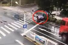 「安徽网」无人驾驶电动车跟着大货车“跑了” 民警：没拉手刹