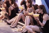 水冶胡八一■横店“潜规则”曝光,遍地都是不同的校花,为了成名不惜一切代价