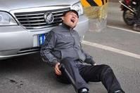 「鉴赏汽车」4亿车主警惕！碰瓷又出新套路，早知早受益，望互相转告