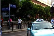 「至少还有个你」前车强行“加塞”，后车故意撞上去，这种事故到底哪方负责