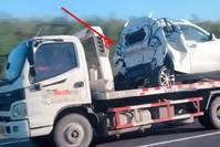 车坛之声：高速上出现“纸糊车”，三厢车秒变成一厢车，现实版的变形金刚？