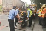 「汽车超级粉丝」摩托车，电动车被限后，新能源撑得住吗？车友：有个风火轮