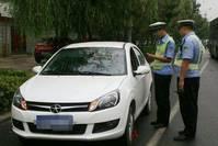 水墨写意脑袋：车主开车被判无证驾驶？这是怎么一回事，交警：驾照都白考了