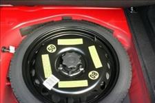 社会新鲜事■备胎放在车里5年没用过，需要更换吗？