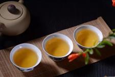 一杯茶■秋色中一杯清茶，沉积着生命的味道