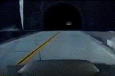 #ZAKER网#阳光刺眼，远光灯太强？要想国庆小长假开车畅通无阻，只用这一招