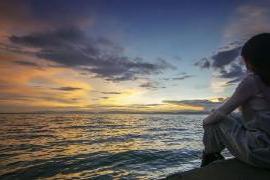 文字丨浅月若寒主播丨子尘日子如行云流水般缓缓流淌 夜读丨余生，只求相处不累
