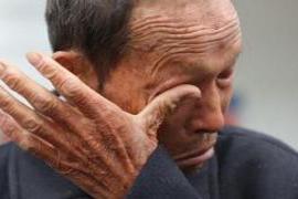 据说养育孩子就可以防老 老汉分几十万存款，三个孩子竟无人肯要，只因年轻时做的一件事
