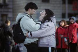 导语:在大学 大学生儿子带女友回家，初次见面就共居一室，母亲劝其快分手