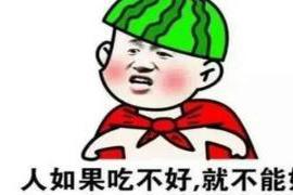 1、街头看到一个年轻人 开心一笑：妈，你喜欢吃就自己买，为啥总让我和你合伙欺骗老爸呢