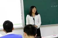 清华博士放弃50万年薪，去深圳当了中学老师：不觉得大材小用