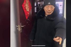现如今 爷爷吐槽孙女买快递太多，得知是买给自己的，翻脸堪比翻书！