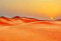 塔克拉玛干沙漠有多厚？若沙子突然全部消失，下面会是什么？