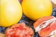 柚子是公认的最具食疗效果的水果。那么吃柚子有什么好处？