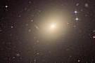目前已知发现最大的星系，直径400万光年，相当于银河系的25倍！