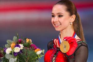 3个月内9次破世界纪录，美如童话故事公主的俄罗斯15岁花滑天才