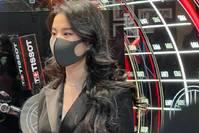 刘亦菲出席活动，黑色西装勾勒性感身材，气质超绝