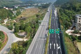 本文转自：广州日报焕然一新高速路,护好稳稳返乡途。|广河高速、增从高速预防性养护完成