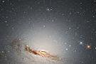 哈勃望远镜最新作品：一缕消逝中的星系，无比美丽！