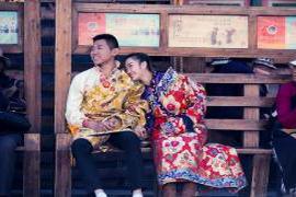 我们经常说 年轻人的婚姻应该由自己决定