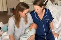 澳洲54岁妇人替不孕女儿圆梦，成功生下自己的孙子！