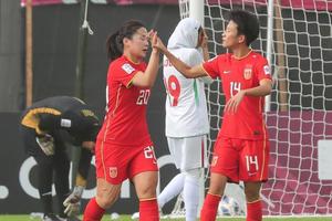 踢疯了！7-0！中国女足太犀利，踢爆对手，王霜太无解帽子戏法