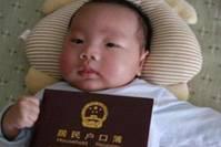 父亲给宝宝取名“东风”，护士失误少写一笔，宝妈看乐了：不改了