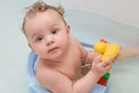 大冷天给孩子洗澡，很容易感冒？关于宝宝冬天洗澡的误区