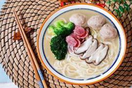 中国人吃面的历史非常悠久|牛肉丸沙茶汤面怎么做好吃？在家简单几步就能做好