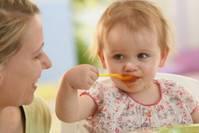 ?这几种错误的喂饭方式，家长要尽早改掉，以免伤害宝宝的身体