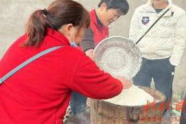 本文转自：桂林晚报没几天就要过春节了各种以米为原料的特色小吃轮番登场。|桂林人爱吃的