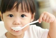 两岁宝宝的主食变“大人饭”，儿科医生指出问题，宝妈别忽视